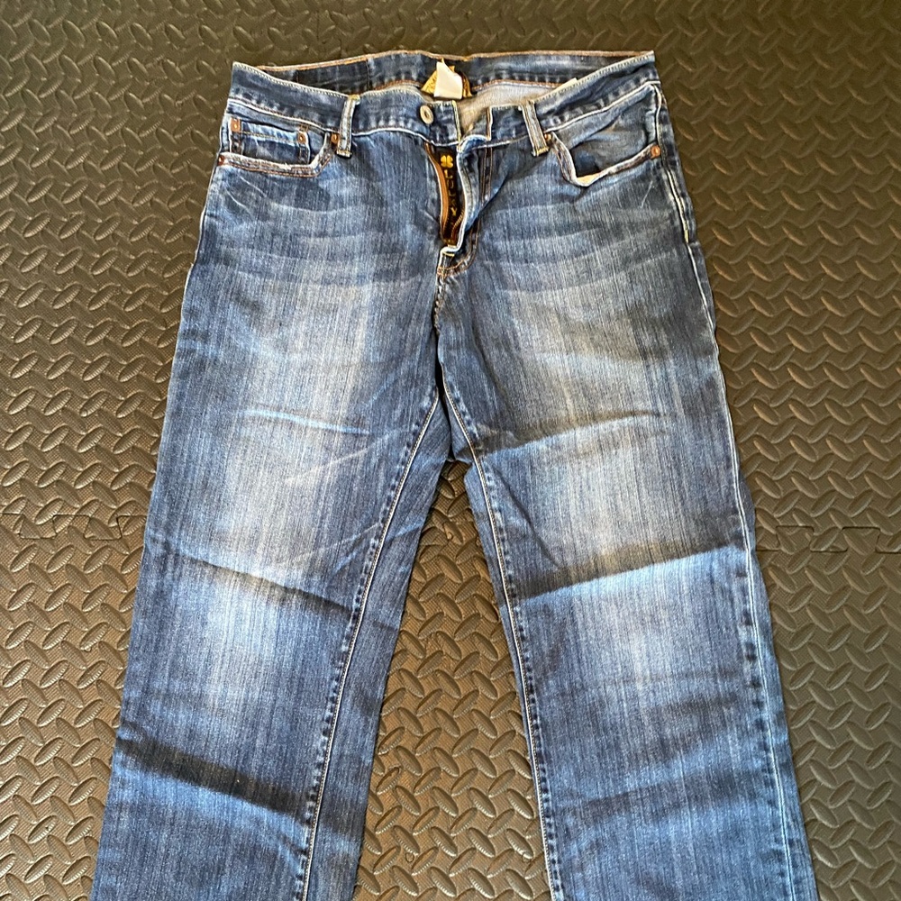 Lucky men’s medium wash denim jeans